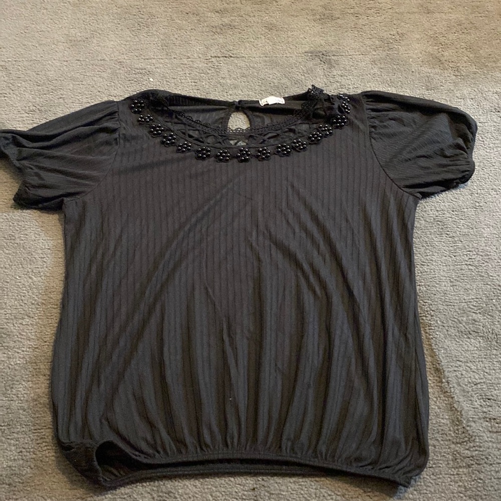 3x black short sleeved dress shirt. Women